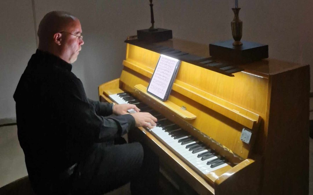 Guinness világrekorder zongoraművész adott látványkoncertet a debreceni közönségnek